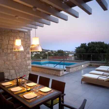 蓝梦豪华别墅 * Pefki